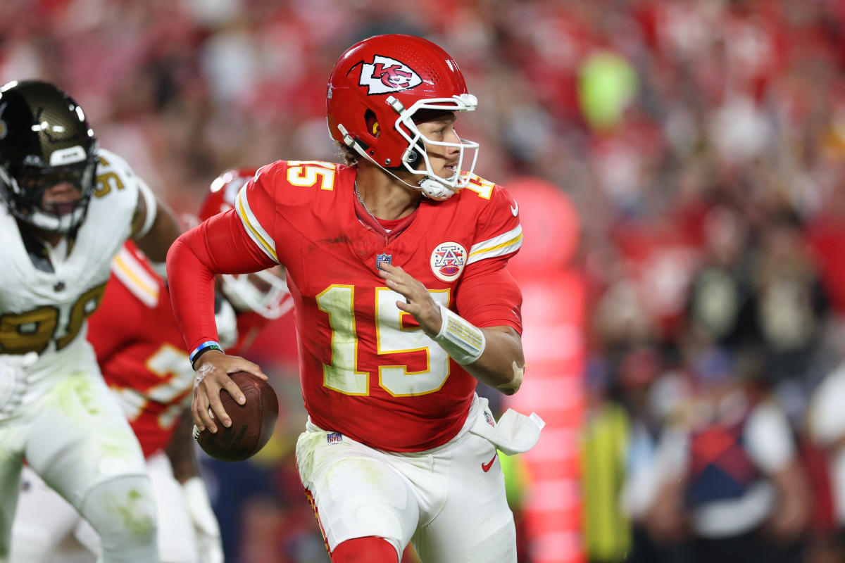 Chiefs overcome red zone woes for win over Saints, 5-0 start