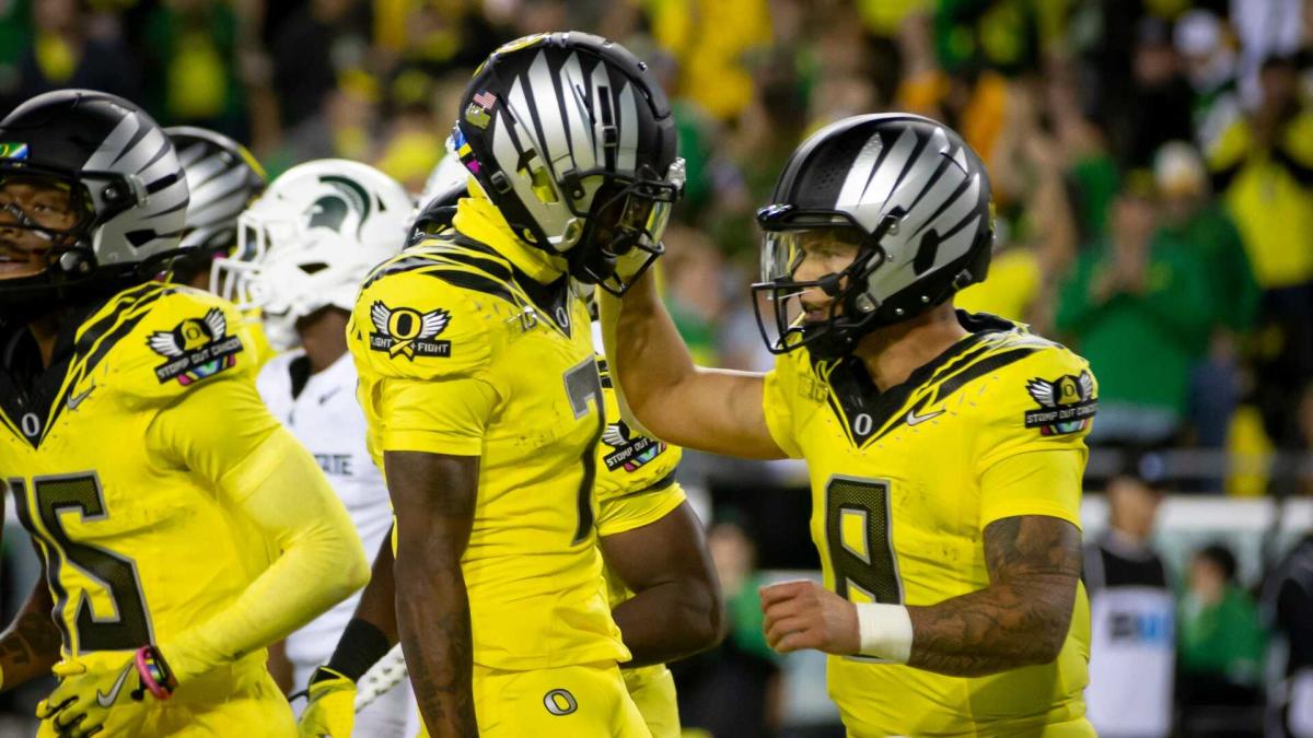 Dillon Gabriel, Jordan James lead No. 6 Oregon to 31-10 victory over Michigan State