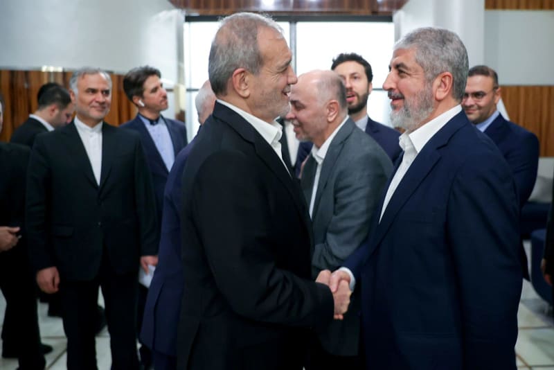 Iranian President Pezeshkian meets Hamas leaders in Doha