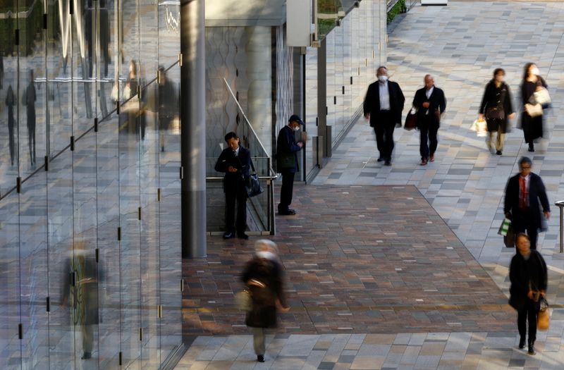 Japan real wages back down again after bump from summer bonuses