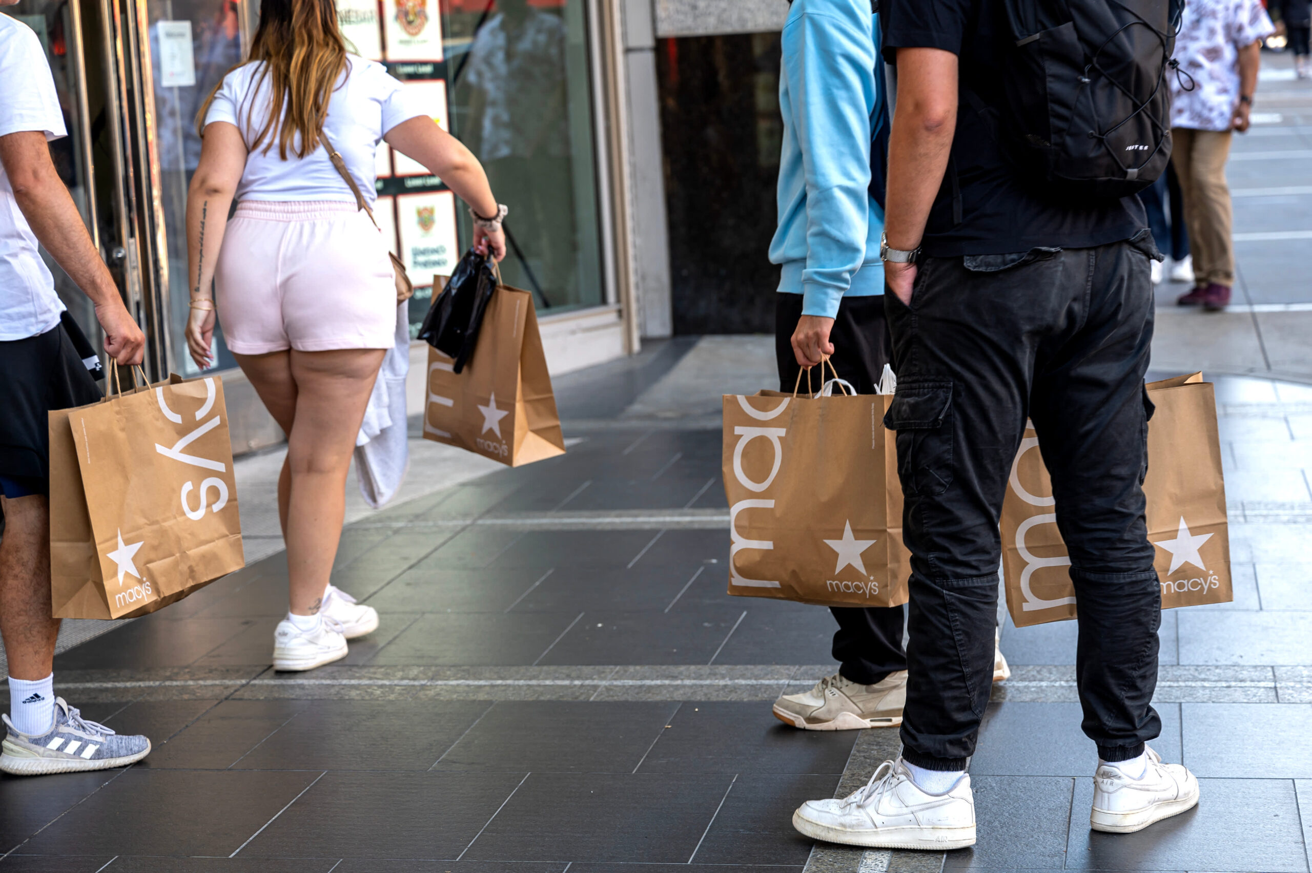 Retail spending report could show consumers still pouring money into the economy