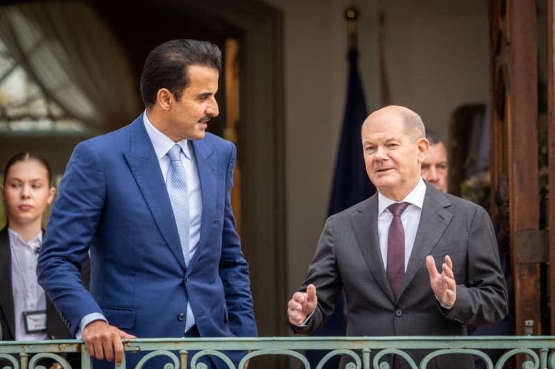 Scholz welcomes emir of Qatar to Germany at palace north of Berlin