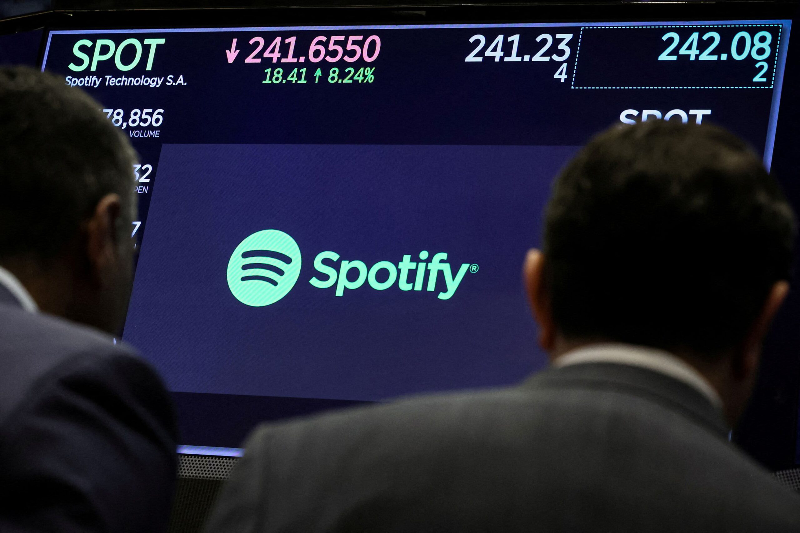 Spotify is ready to follow Netflix and be the next breakout streaming stock, according to the charts