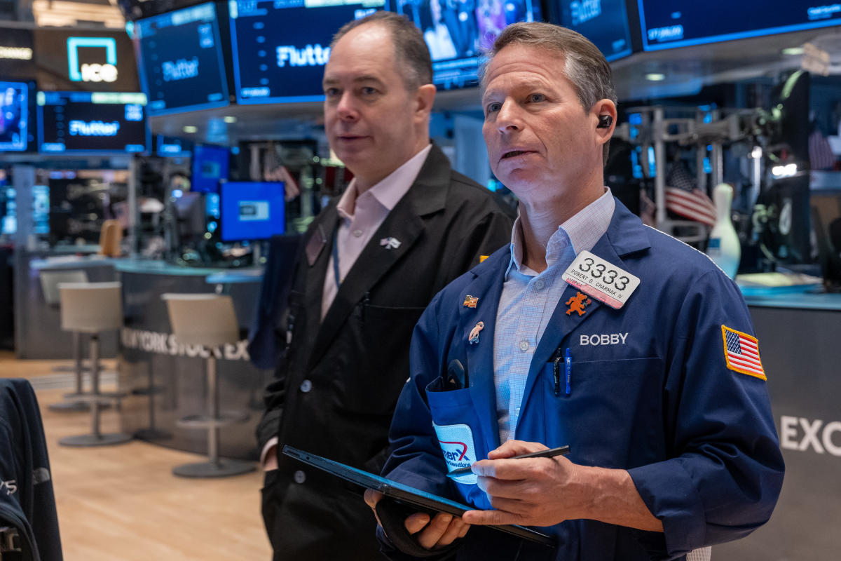 Stock market today: Dow rises, Nasdaq slips as fresh earnings roll in