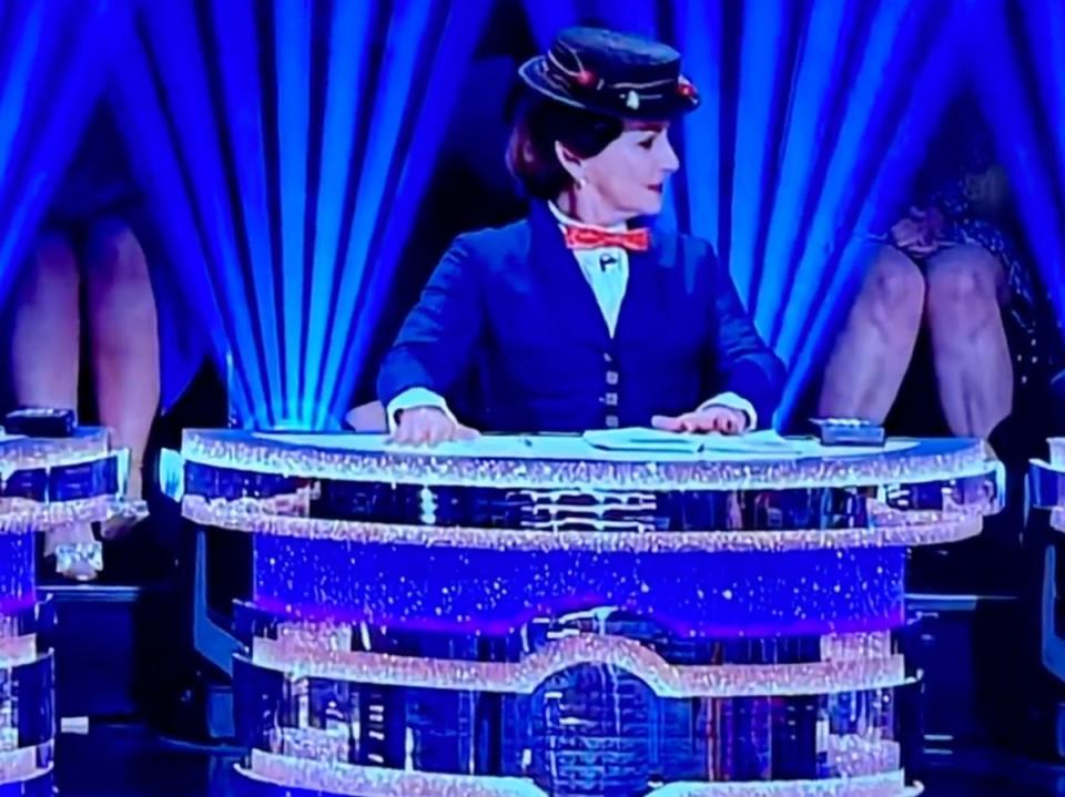 Strictly viewers left ‘distracted’ by ‘awful’ blunder behind unaware Shirley Ballas