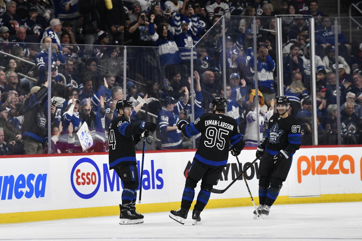 Tavares hat trick helps Maple Leafs end Jets unbeaten streak