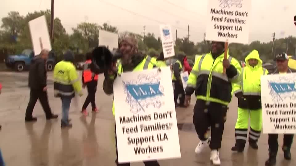 US port workers, operators reach deal to end strike immediately