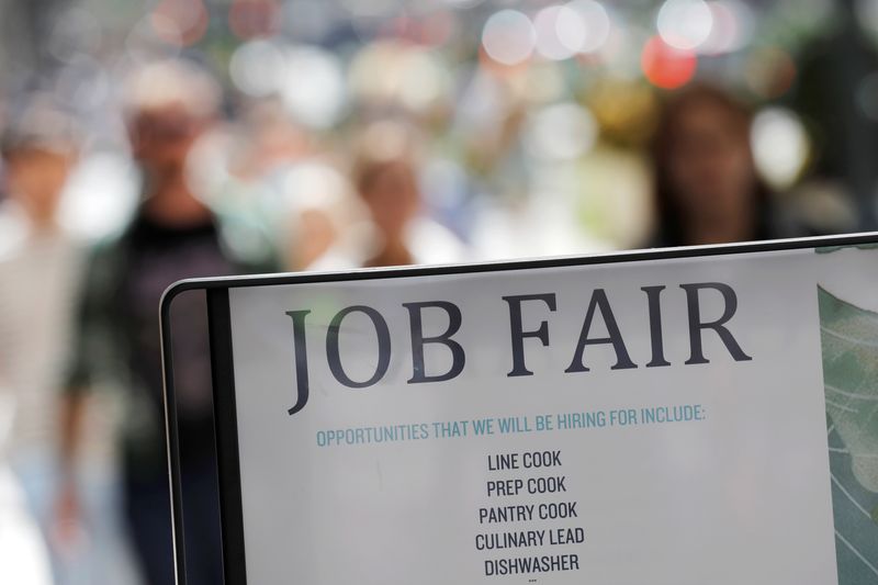 US weekly jobless claims unexpectedly fall