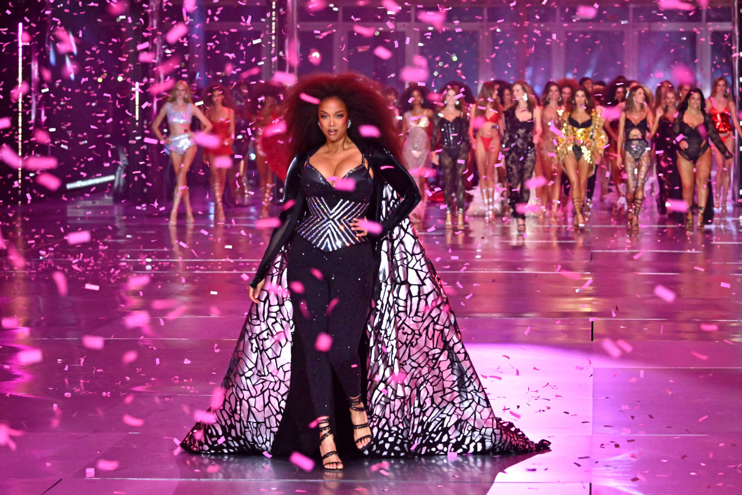 Victoria’s Secret Fashion Show returns with Tyra Banks, Kate Moss, Cher bringing fresh energy to the runway