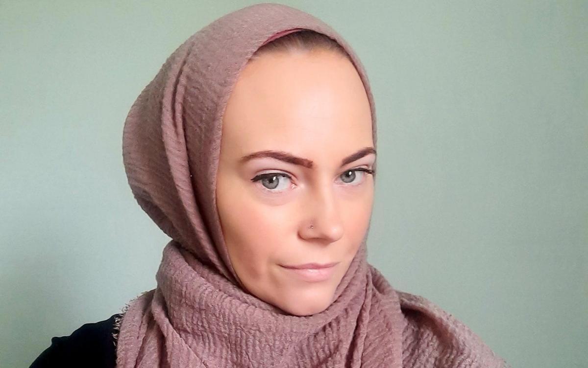 White Islam convert ‘told to remove hijab at work’ sues for discrimination