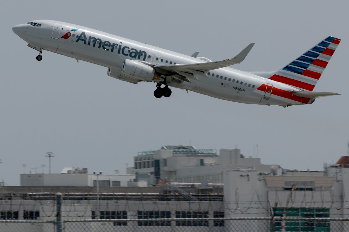 American Airlines flight avoids crashing into Hawaii mountain range by making ‘expedited climb’