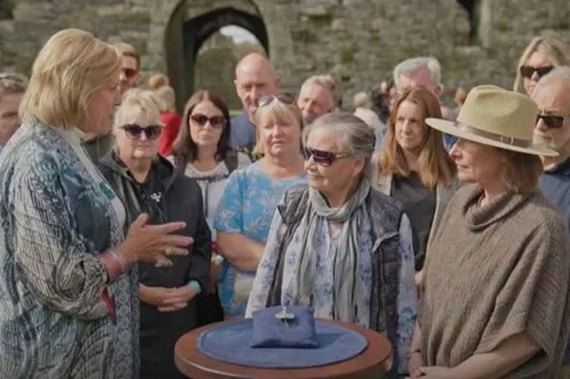 Antiques Roadshow expert ‘on the floor’ as value of brooch shocks guest