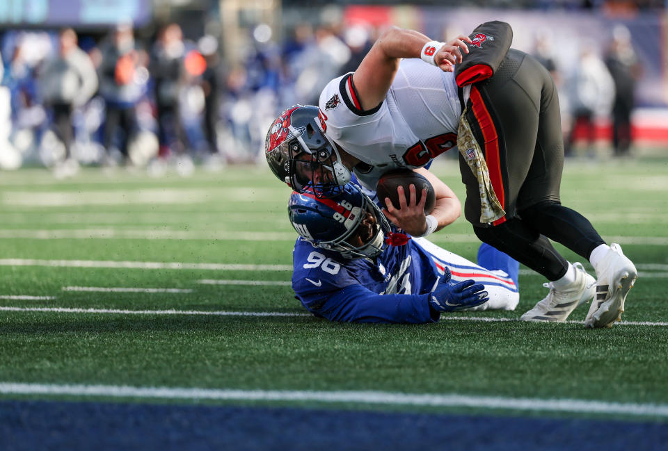 Baker Mayfield scoops up fumble near the goal line that nobody on the Giants noticed