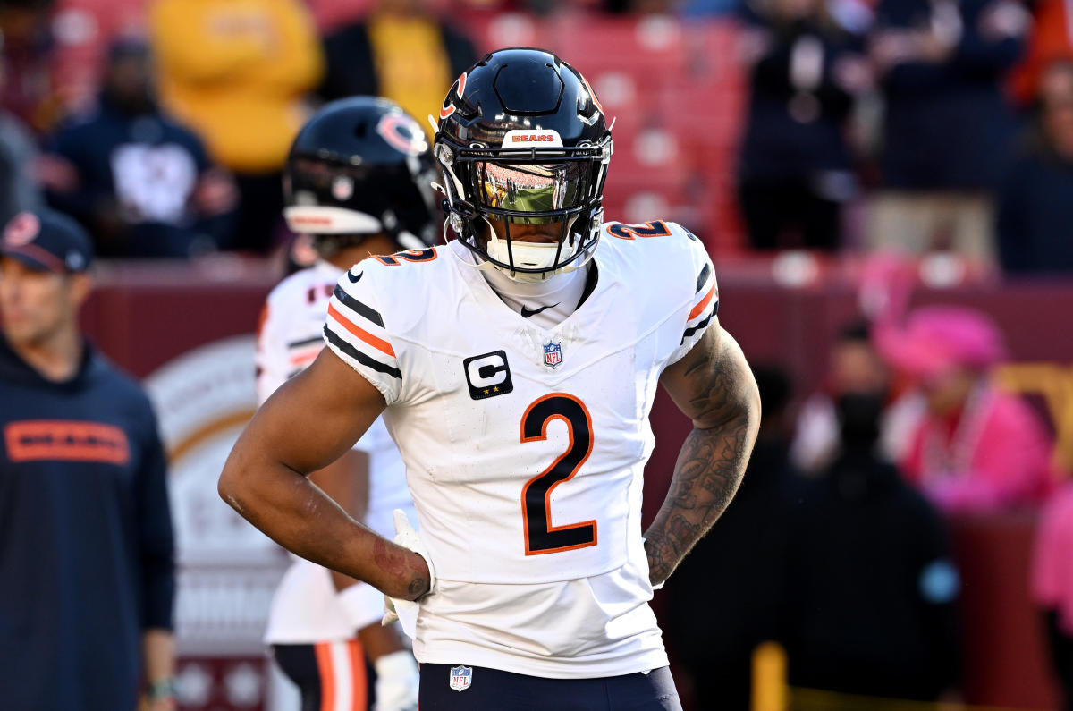 Bears WR DJ Moore’s viral mid-play walk-off was due to a rolled ankle, says Matt Eberflus