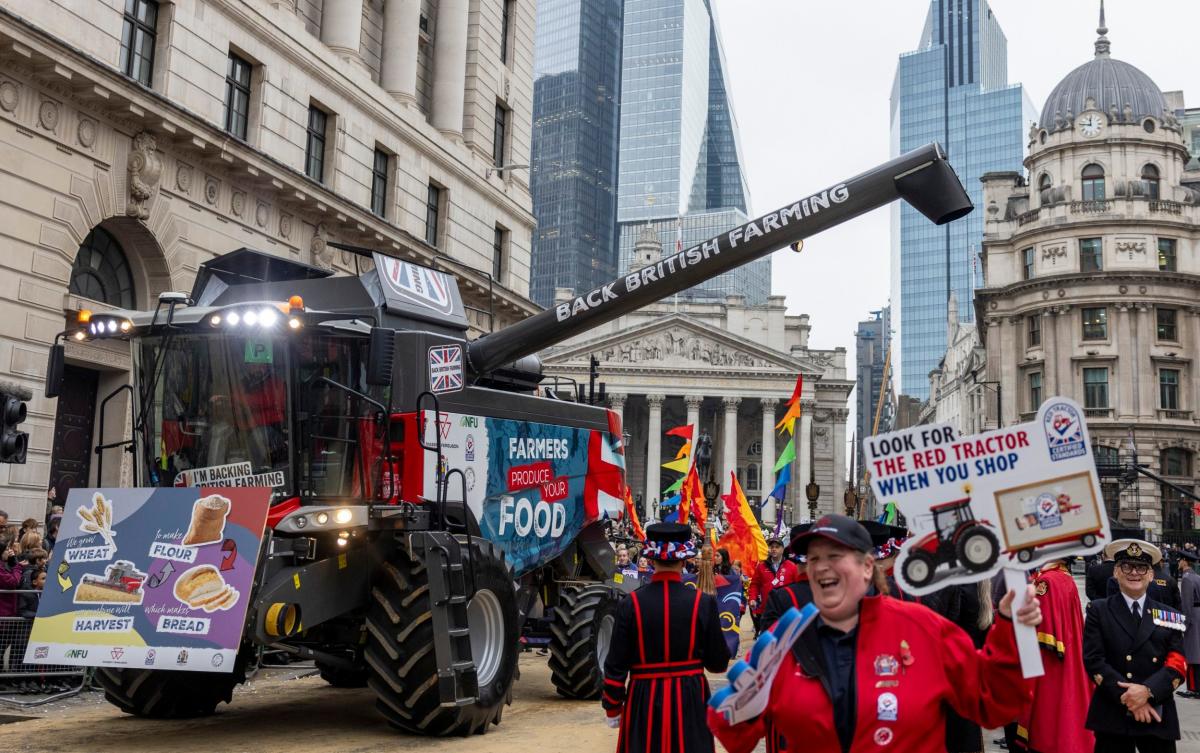 Farmers threaten to blockade ports and starve supermarkets