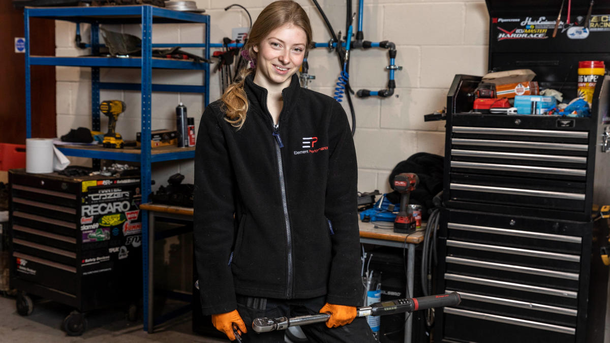 Female mechanic, 21, owns a garage – defying men who ask “are you the cleaner?”