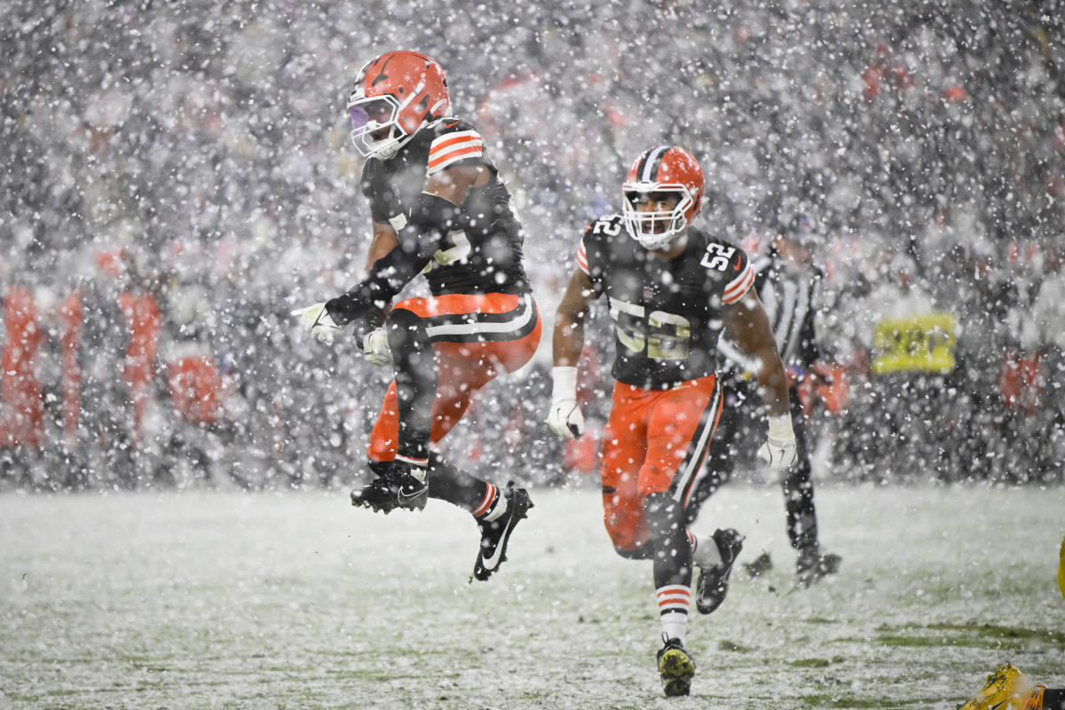 Follow live: Cleveland trying to cool off Steelers on snowy TNF