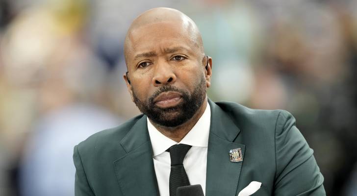 Former NBA star Kenny Smith says he learned this 1 crucial lesson from his billionaire college roommate