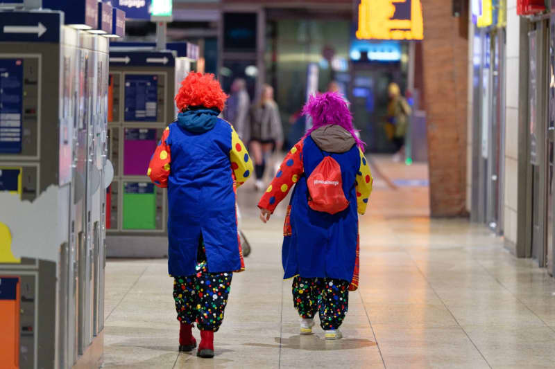 German Carnival season begins, with police enforcing knife ban