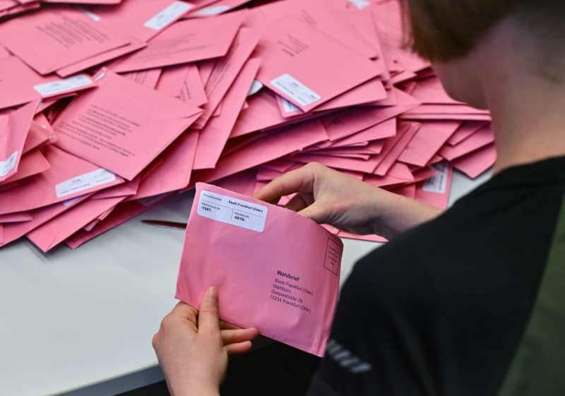 German industry: Plenty of paper for early ballots