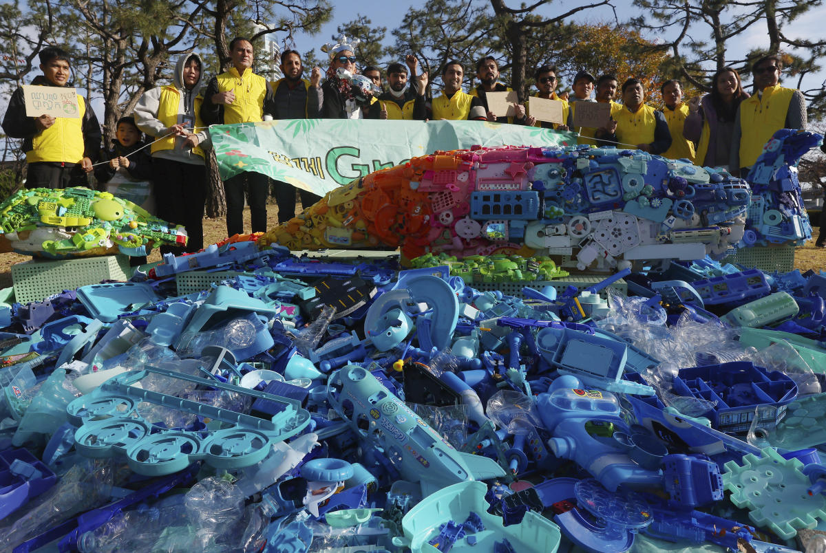 In South Korea, nations meet in final round to address global plastic crisis