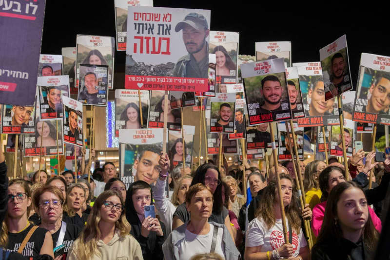 Israelis again demonstrate for hostage deal