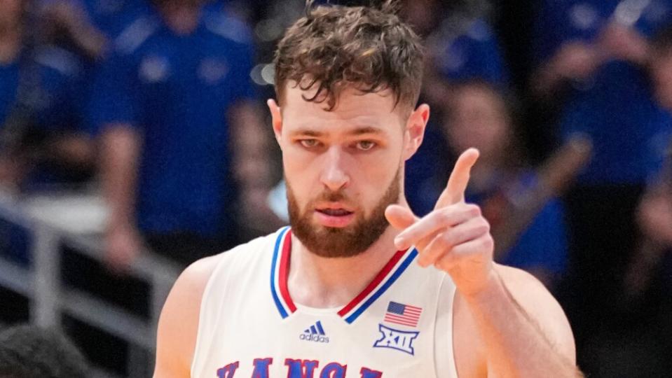 Kansas remains No. 1 in AP Top 25 basketball poll; Wisconsin joins rankings