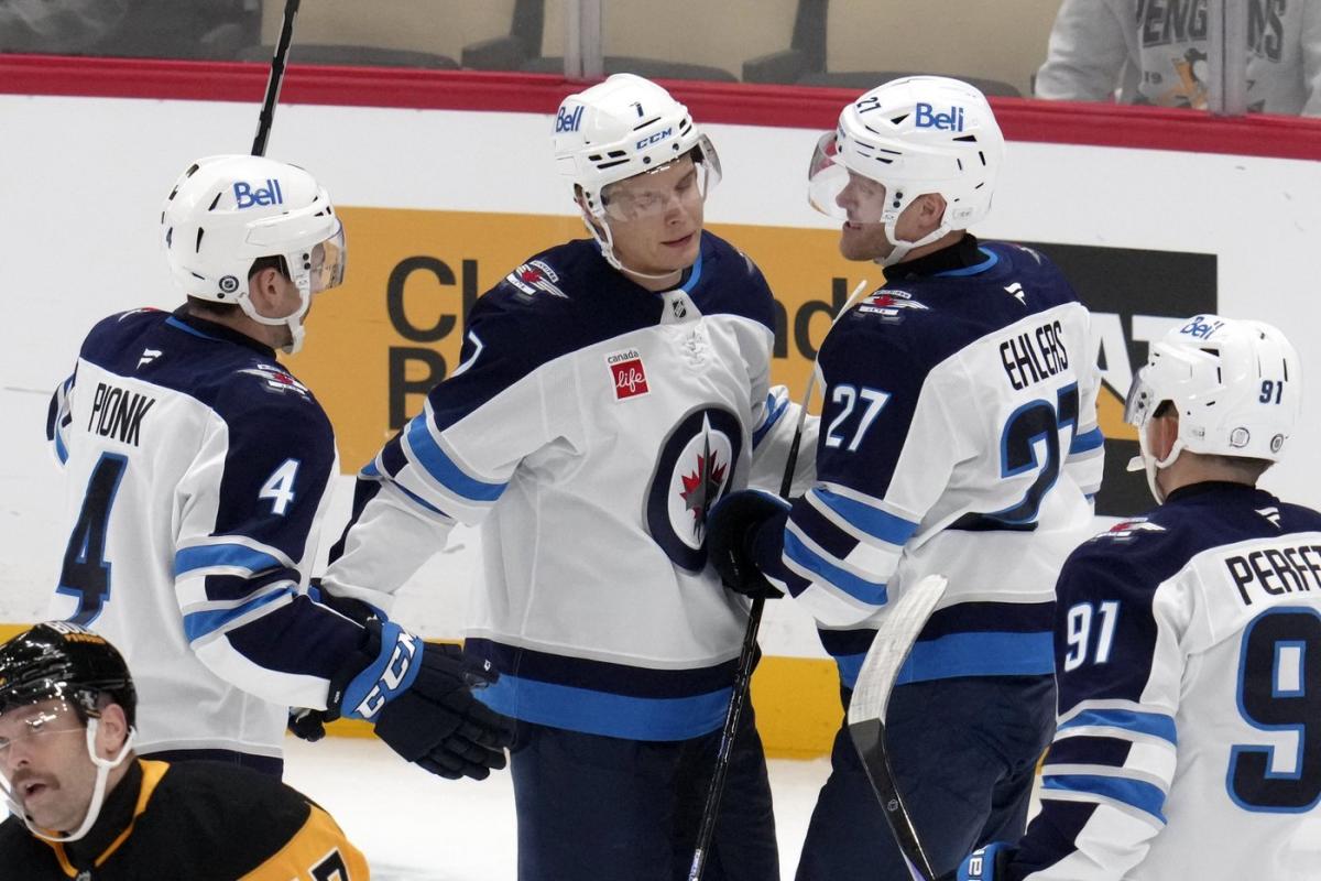 Kyle Connor and Connor Hellebuyck shine as Jets keep rolling