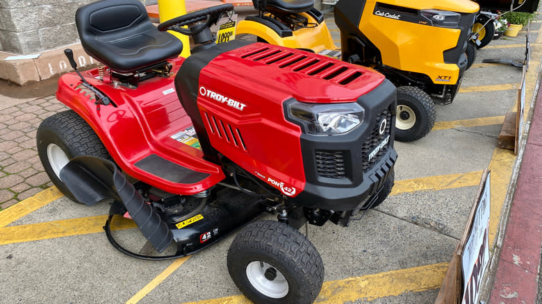 Lawn Mower Brands To Steer Clear Of (And Better Alternatives To Consider)