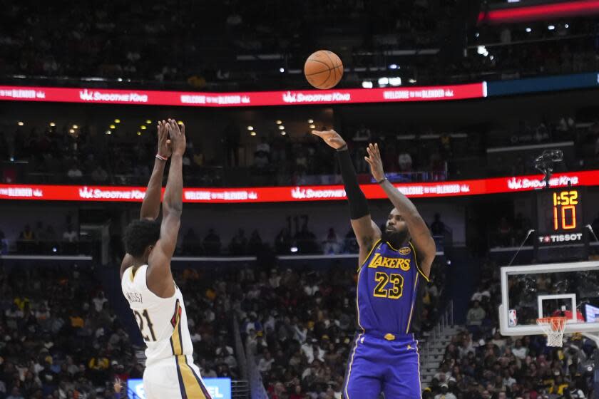 LeBron James delivers a pair of ‘silencer’ threes to lift Lakers over Pelicans