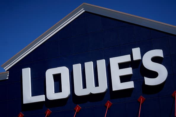 Lowe’s beats on earnings and hikes guidance, but still expects sales to fall this year