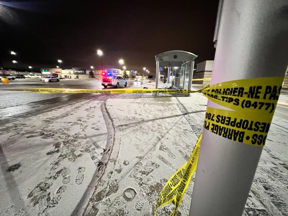 Man dead after being shot by Winnipeg police in Unicity parking lot