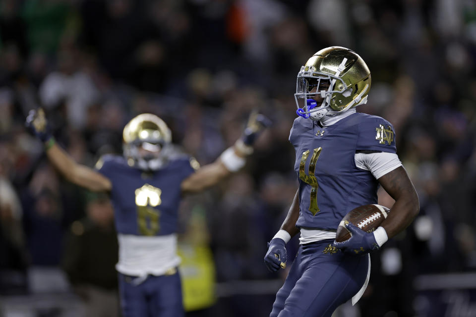 No. 6 Notre Dame ends No. 19 Army’s undefeated season with blowout win