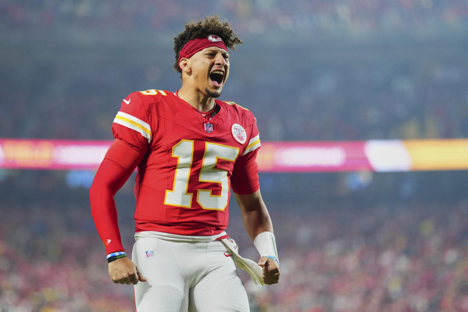 Patrick Mahomes, Chiefs win in overtime after Bucs pass on potential winning 2-point try in closing seconds of regulation