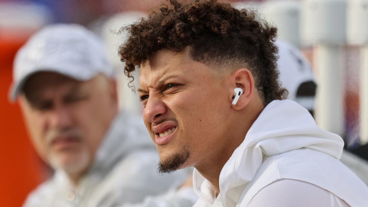 Patrick Mahomes fined ,069 for violent gesture