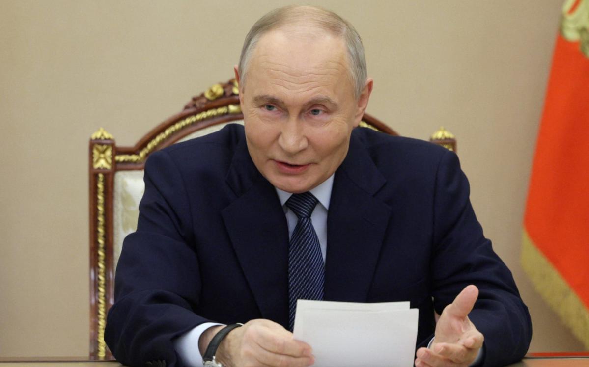 Putin ready to cripple Britain in cyber war