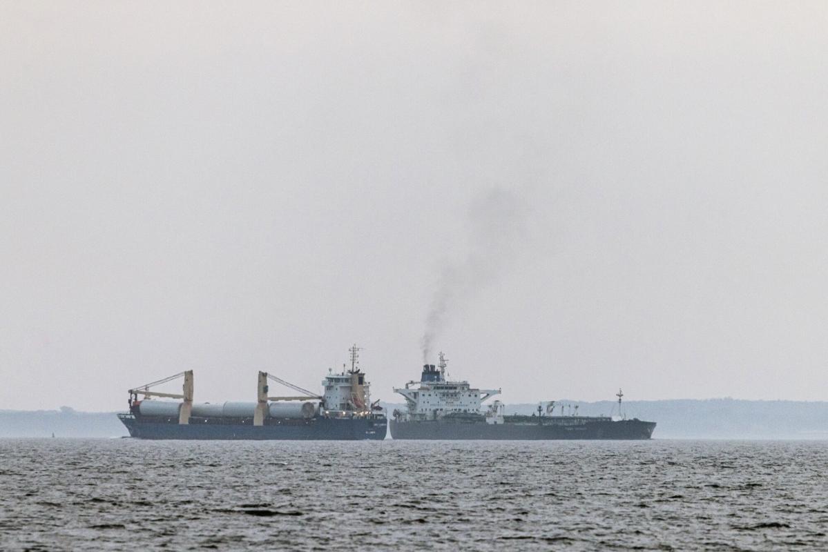 Russia’s Crude Shipments Slump on Lower Arctic, Black Sea Flows