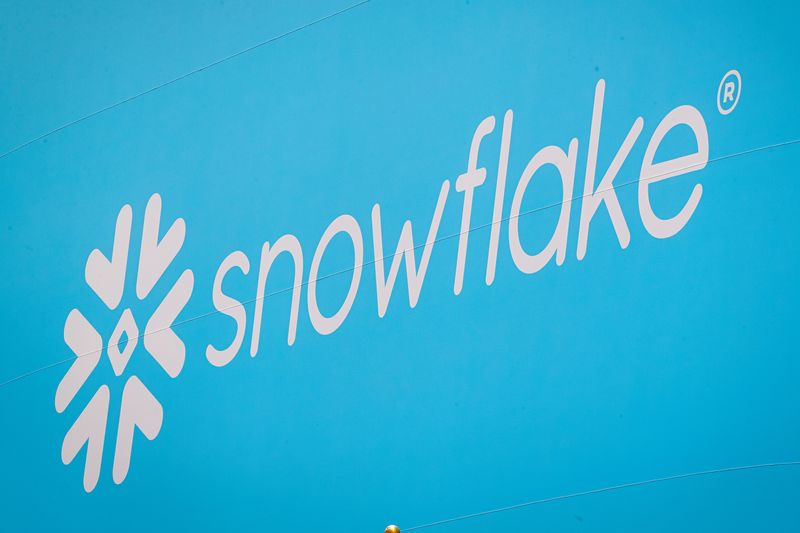 Snowflake shares surge on rosy forecast, AI deal with Anthropic