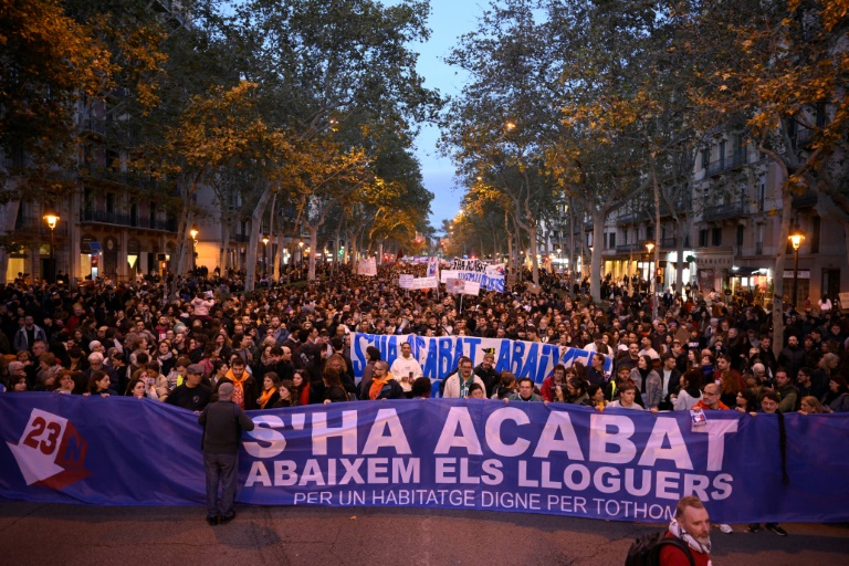 Thousands demand lower rents at Barcelona demo