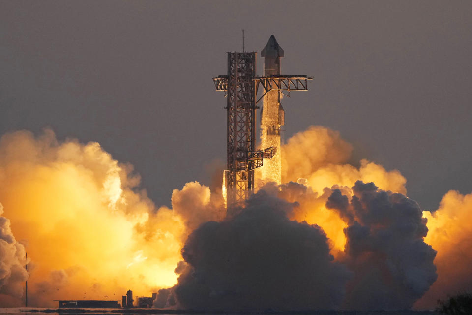 Trump watches Musk’s SpaceX Starship launch in Texas