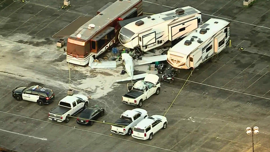 Video captures moment plane crashes at Pomona race track