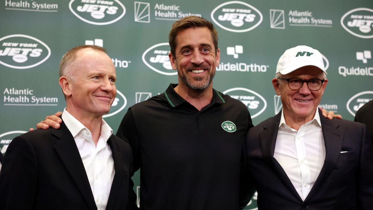 What will Aaron Rodgers do about Woody Johnson suggesting his benching?