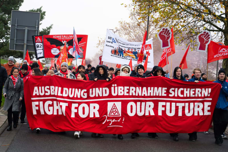 Workers at German automaker VW protest against cuts, threaten strike