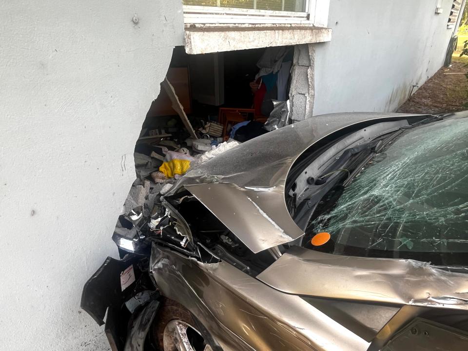 2 Cape Coral residents arrested after car goes off I-75 and slams into a house