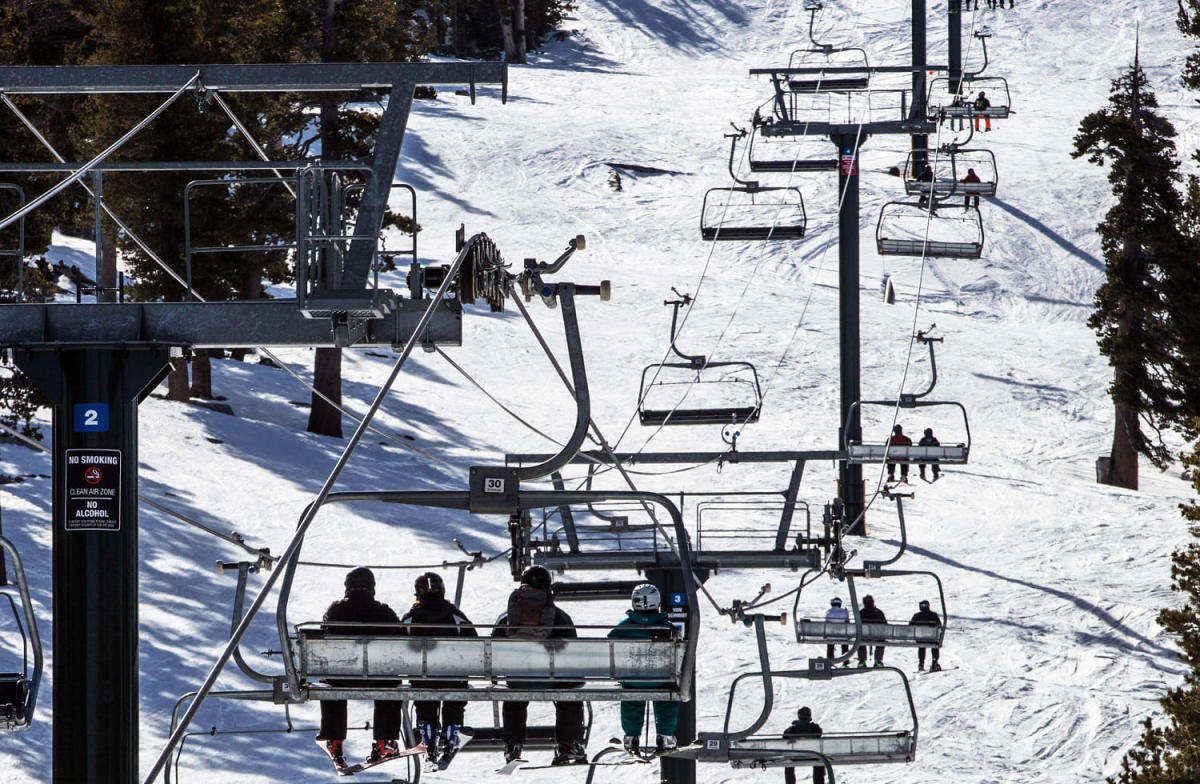 5 people hurt after chairlift collision at Lake Tahoe ski resort