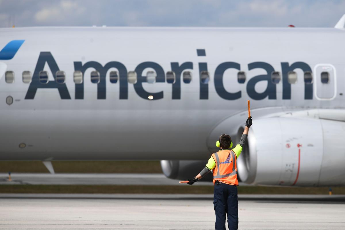 American Airlines flight returns to Chicago airport over ‘possible mechanical issue’