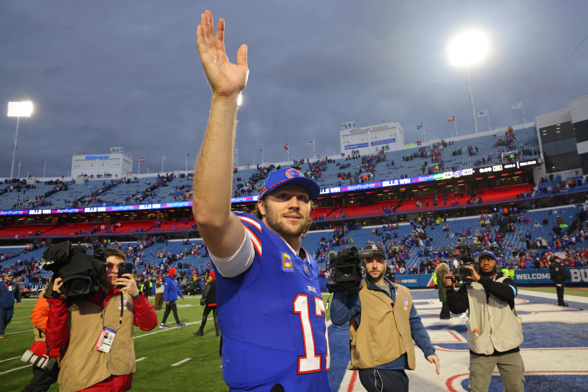 Bills QB Josh Allen to play briefly vs. Patriots to keep consecutive starts streak going