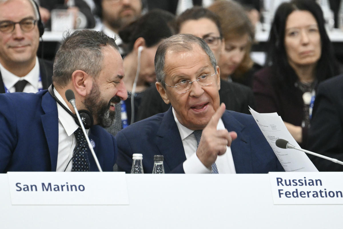 Blinken, Russia’s Lavrov clash on Ukraine at a security meeting in Malta