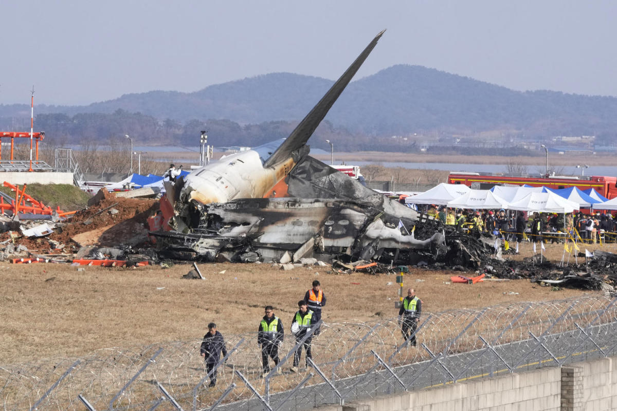 Death toll rises to 127 after plane crashes at South Korean airport