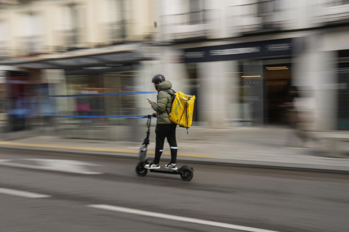 Drivers for Spanish food delivery app Glovo will become full-time employees